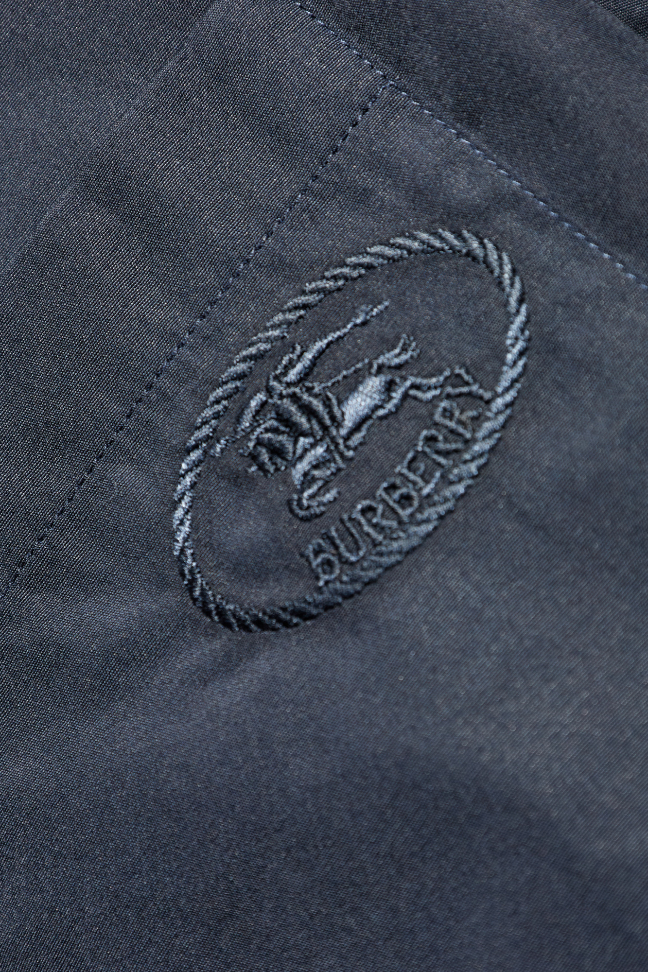 BURBERRY ロコ刺繍クルネックTシャツ 8093651 B8764 Navy blue T-shirt with logo Burberry - Vitkac AS